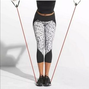 Athleta Printed Stealth Tru Cool Capri Leggings Size Medium